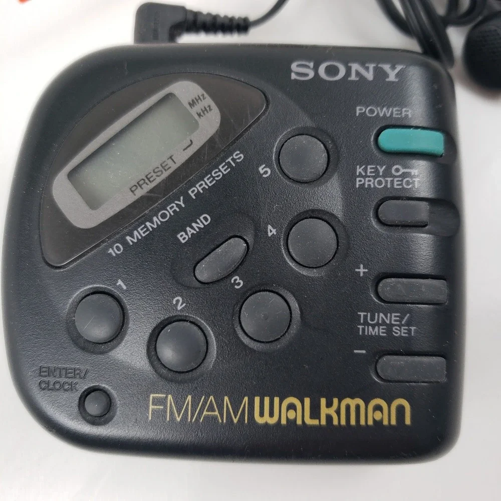 Sony SRF-M32 FM AM Walkman Digital Radio 10 Presets Clip-On with Headphones
